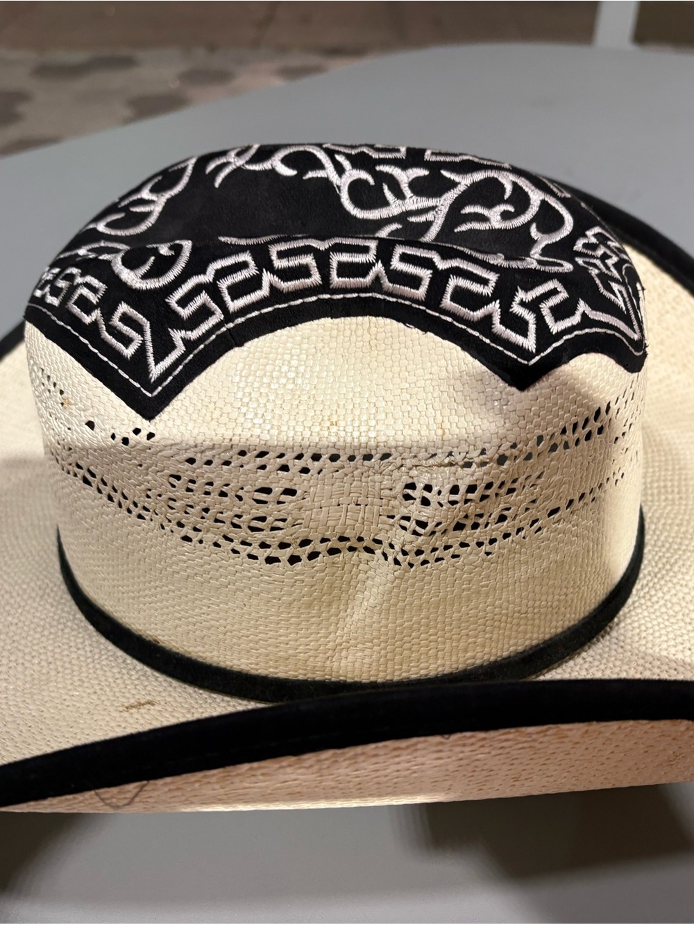 WE- Made in Mexico Two-Tone Cowboy Hat - Cream & Black - Picture 3 of 8